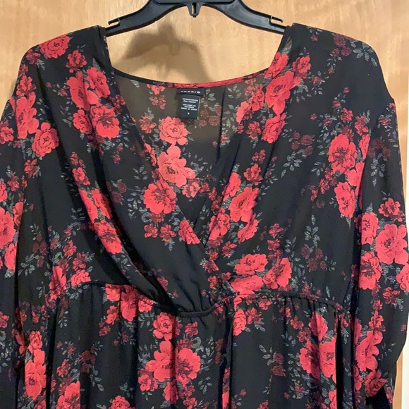 Torrid Hi-Lo Surplice top sz 3 - Picture 2 of 10